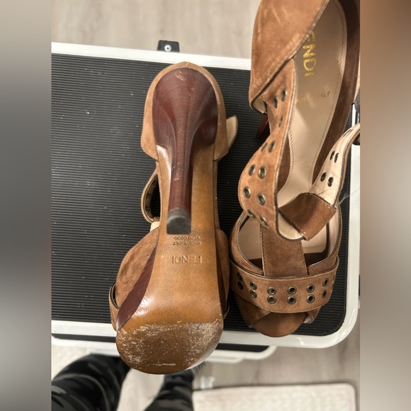 Authentic FENDI SANDAL - Picture 3 of 4